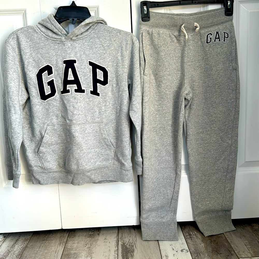 Kids Gap sweatsuit